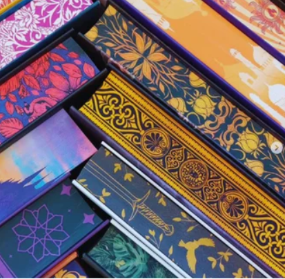 tranches de livres décorées
